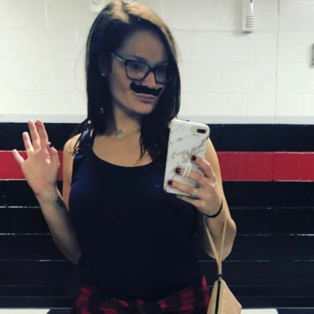 Meet your Posher, Hilary